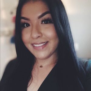 Meet your Posher, Alma